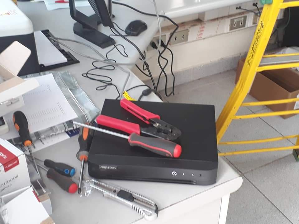 Grabador DVR Hikvision y herramientas